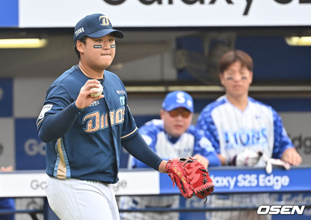 7일 대구삼성라이온즈파크에서 2025 신한 SOL 뱅크 KBO 리그 삼성 라이온즈와 NC 다이노스의 경기가 열렸다. 홈팀 삼성은 레예스가, 방문팀 NC는 신민혁이 선발 출전했다. NC 다이노스 신민혁이 2회말 1사 만루 삼성 라이온즈 이재현의 좌익수 희생플라이때 1실점하고 아쉬워하고 있다. 2025.06.07 / foto0307@osen.co.kr