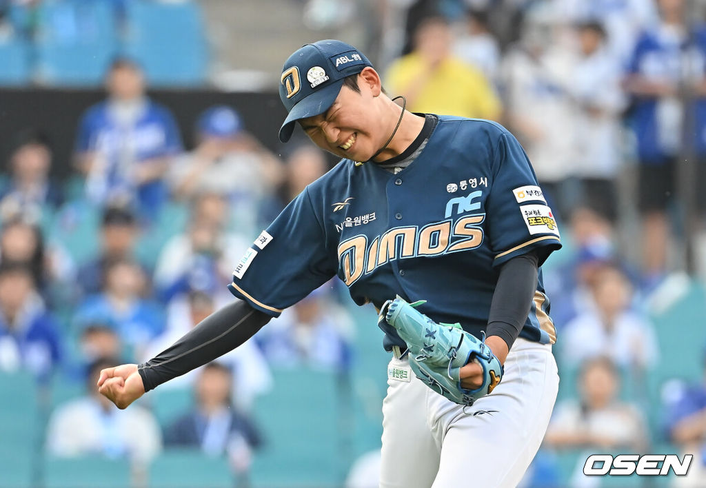 8일 대구삼성라이온즈파크에서 2025 신한 SOL 뱅크 KBO 리그 삼성 라이온즈와 NC 다이노스의 경기가 열렸다. 홈팀 삼성은 후라도가, 방문팀 NC는 신영우가 선발 출전했다. NC 다이노스 선발 투수 신영우가 5회말 2사 2루 삼성 라이온즈 이성규를 삼진으로 잡고 포효하고 있다. 2025.06.08 / foto0307@osen.co.kr