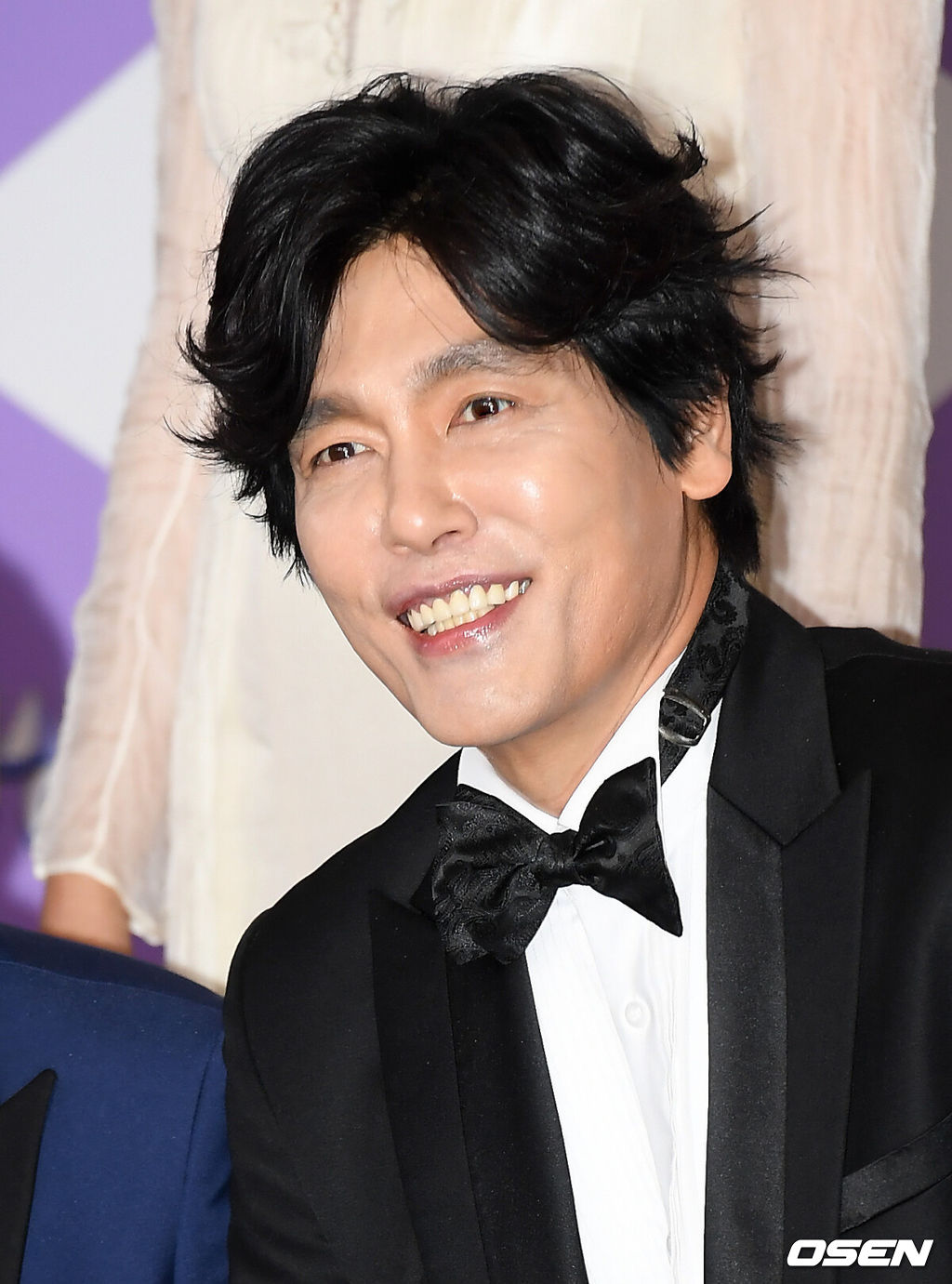 28일 오후 서울 마포구 SBS 프리즘타워에서 ‘2019 SBS 연예대상’ 포토월 행사가 열렸다.올해 SBS 예능은 신규 프로그램이 대거 쏟아지는 상황에서도 높은 화제성과 시청률을 거머쥐며 굳건한 인기를 과시했다. ‘동상이몽2-너는 내 운명’, ‘불타는 청춘’, ‘백종원의 골목식당’, ‘미운우리새끼’ 등 대다수의 프로그램이 꾸준히 동시간대 1위를 차지하며 ‘예능 강자’의 입지를 굳혔다. 아울러 ‘리틀포레스트’, ‘맛남의 광장’ 등의 신규 프로그램 역시 호평을 받으며 안착했다. 그런 가운데 ‘2019 SBS 연예대상’ 대상 트로피는 과연 누구에게 돌아갈지 이목이 쏠리고 있다.배우 최성국이 포즈를 취하고 있다. /cej@osen.co.kr