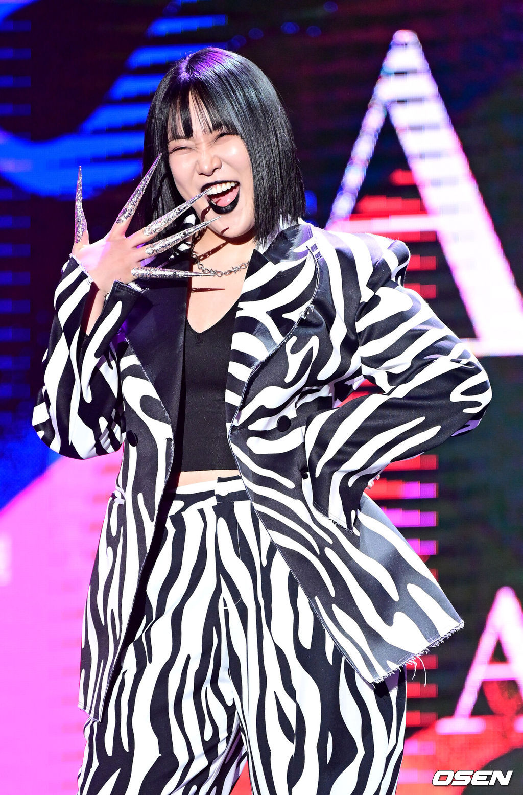 28일 오후 서울 동대문 DDP에서 ‘2024 SEOULCON APAN STAR AWARDS’ 시상식이 열렸다.올해 10주년을 맞이한 이번 시상식은 지상파, OTT 등 전 채널을 아우른다.인플루언서 랄랄이 포토타임을 하고 있다. 2024.12.28 / dreamer@osen.co.kr