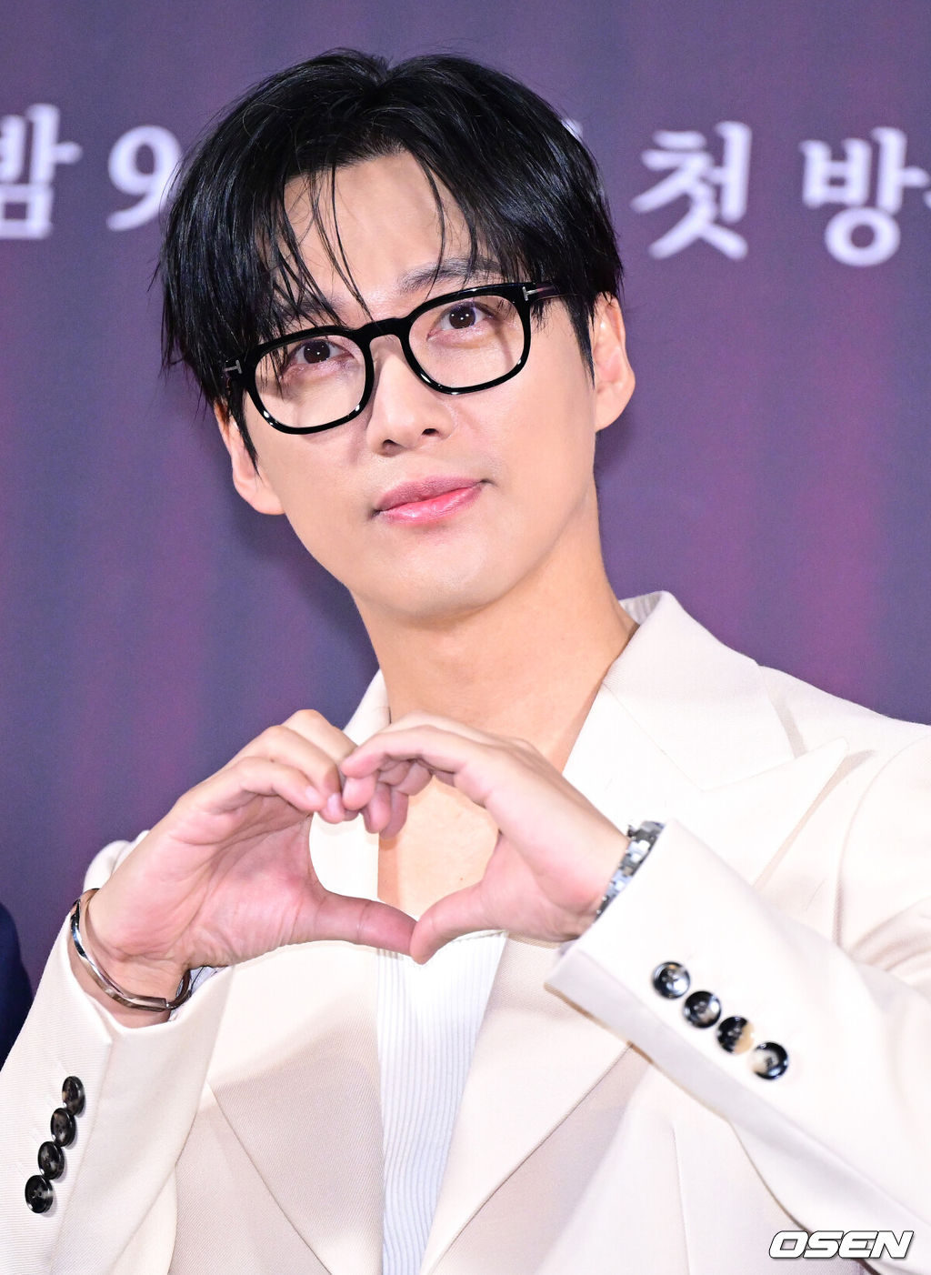 10일 오후 서울 용산 CGV에서 SBS 새 금토드라마 ‘우리영화’ 제작발표회가 열렸다.드라마 ‘우리영화’는 다음이 없는 영화감독 이제하(남궁민 분)와 오늘이 마지막인 배우 이다음(전여빈 분)의 내일로 미룰 수 없는 사랑 이야기를 그린다.배우 남궁민이 포토타임을 하고 있다. 2026.06.10 / dreamer@osen.co.kr