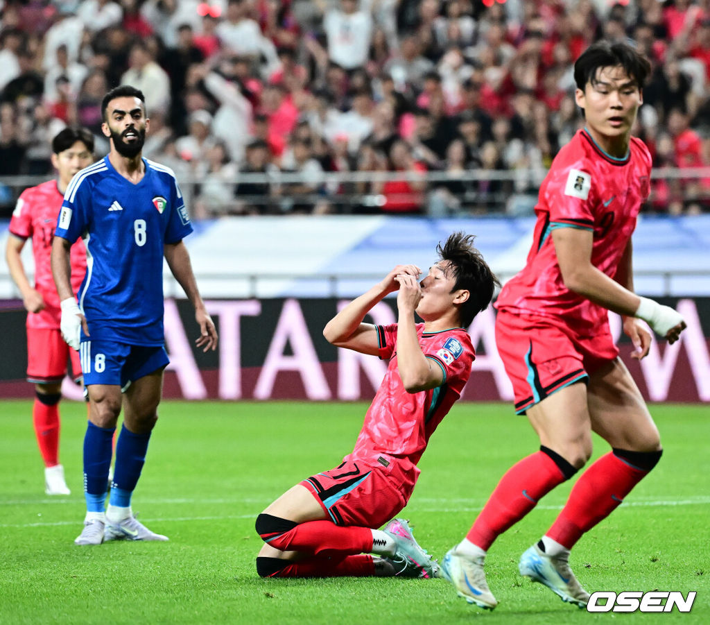 홍명보 감독이 이끄는 축구대표팀이 10일 서울월드컵경기장에서 쿠웨이트와 2026 국제축구연맹(FIFA) 북중미 월드컵 아시아 3차 예선 조별리그 B조 10차전 최종전을 펼쳤다.한국은 지난 6일 이라크와 원정 9차전에서 2-0으로 승리하며 전세계에서 6번째, 아시아에서 최초로 11회 연속 월드컵 본선 진출의 역사를 썼다. B조에선 1위(승점 19점) 한국과 2위(승점 16점) 요르단이 월드컵에 직행한다.전반 한국 배준호가 헤더슛을 놓치며 아쉬워하고 있다. 2025.06.10 /jpnews@osen.co.kr