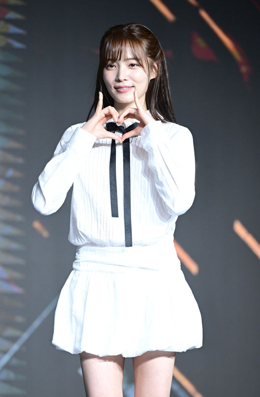 29일 오전 서울 마포동 호텔나루 엠갤러리에서 넷플릭스 ‘데블스 플랜: 데스룸’ 제작발표회가 열렸다. ‘데블스 플랜: 데스룸’은 다양한 직업군의 플레이어가 7일간 합숙하며 최고의 브레인을 가리는 두뇌 서바이벌 게임이다.배우 윤소희가 포토타임을 하고 있다. 2025.04.29 / dreamer@osen.co.kr
