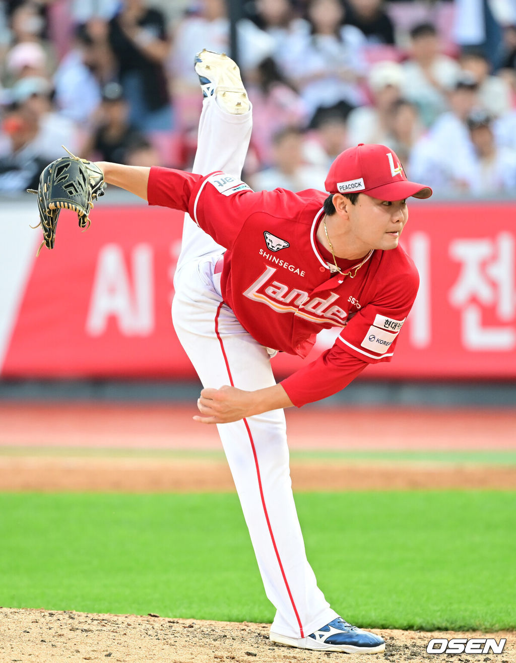 8일 오후 수원 KT위즈파크에서 ‘2025 신한 SOL Bank KBO리그’ KT 위즈와 SSG 랜더스의 경기가 열렸다. 이날 홈팀 KT는 선발투수로 쿠에바스, 방문팀 SSG는 박기호를 내세웠다. 4회말 SSG 박시후가 마운드에 올라 힘차게 공을 뿌리고 있다. 2025.06.08 / ksl0919@osen.co.kr