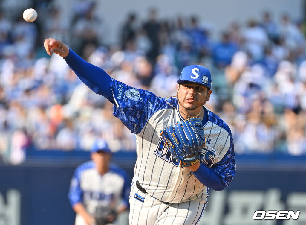 8일 대구삼성라이온즈파크에서 2025 신한 SOL 뱅크 KBO 리그 삼성 라이온즈와 NC 다이노스의 경기가 열렸다. 홈팀 삼성은 후라도가, 방문팀 NC는 신영우가 선발 출전했다. 삼성 라이온즈 선발 투수 후라도가 역투하고 있다. 2025.06.08 / foto0307@osen.co.kr