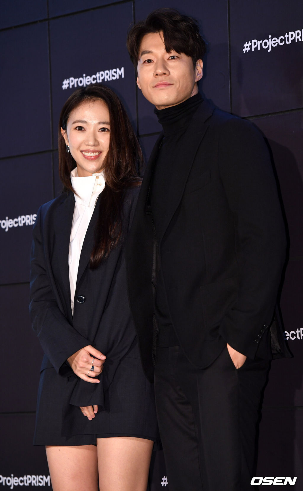 29일 오후 서울 삼성디지털프라자 강남본점에서 세탁기 론칭 포토월 이벤트가 열렸다.배우 이천희-전혜진 부부가 참석해 포토타임을 하고 있다. /dreamer@osen.co.kr