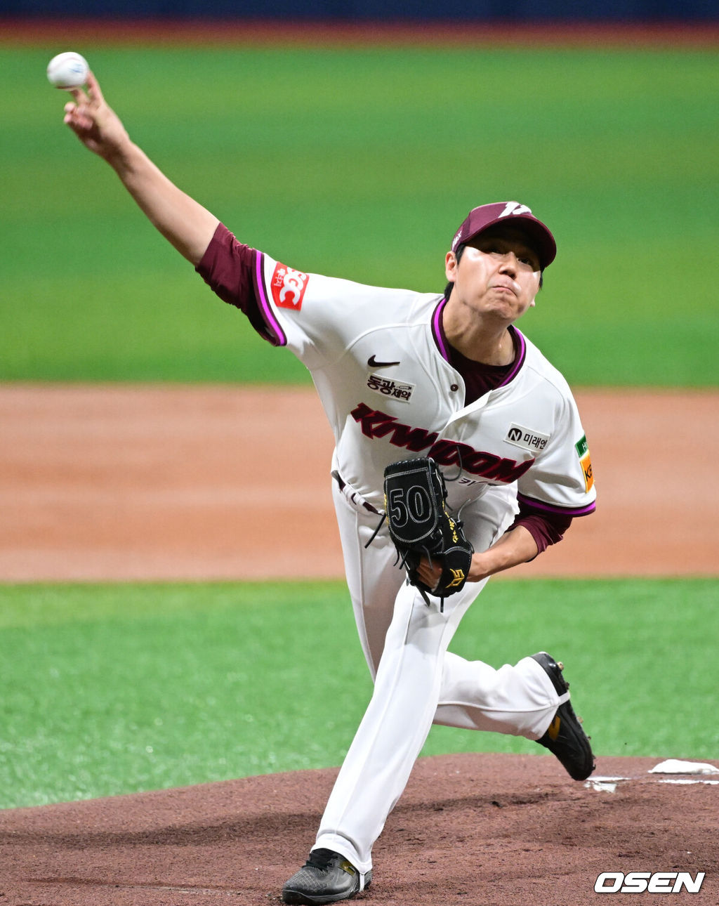11일 오후 서울 고척스카이돔에서 2025 신한 SOL Bank KBO리그 키움 히어로즈와 NC 다이노스의 경기가 열렸다.키움은 하영민, NC는 라일리를 선발 투수로 내세웠다.1회초 키움 선발 하영민이 역투하고 있다. 2025.06.11 /cej@osen.co.kr