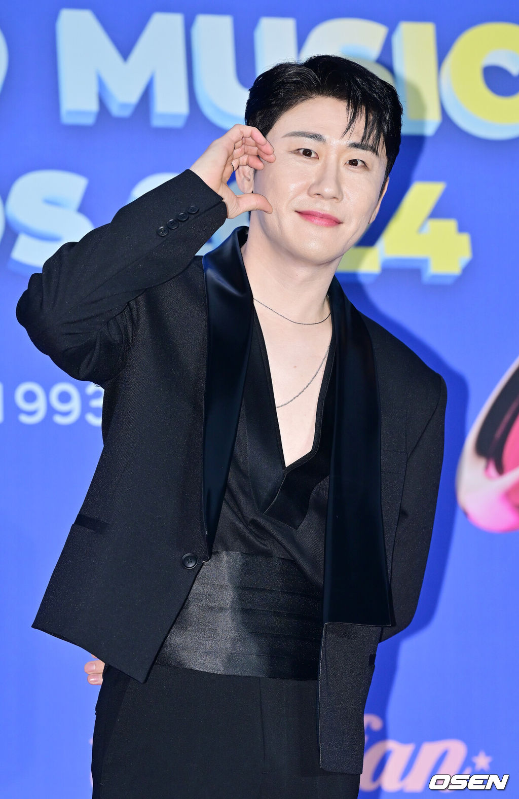 16일 오후 서울 중구 장충동 장충체육관에서 '한터뮤직어워즈 2024' 레드카펫 행사가 열렸다.2일차인 이날 라이즈(RIIZE), LIGHTSUM(라잇썸), 8TURN(에잇턴), NCT WISH(엔시티 위시), 영탁, YOUNG POSSE(영파씨), EVNNE(이븐), 이승윤, 최예나, 허용별(허각, 신용재, 임한별), 김호영, 뮤지, 박미경, 소유, 이희진, 인순이, 장우혁, 제아, 황보 등이 참석했다.가수 영탁이 포즈를 취하고 있다. 2025.02.16 / rumi@osen.co.kr