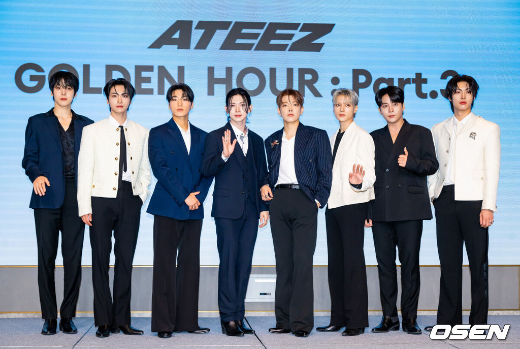 12일 오후 서울 마포구 호텔 나루 서울 엠갤러리에서 에이티즈(ATEEZ) 미니 12집 '골든 아워 : 파트 3' 발매 기자간담회가 진행됐다.<br /><br />에이티즈의 가장 눈부시게 빛나는 순간을 담아낸 '골든 아워' 시리즈 세 번째 이야기 '골든 아워 : 파트 3'는 이들이 약 7개월 만에 발매하는 신보로, 타이틀곡 '레몬 드롭'은 에이티즈가 오랜만에 선보이는 여름을 겨냥한 시즌송으로 오는 13일 오후 1시 발매된다.<br /><br />그룹 에이티즈가 포즈를 취하고 있다. 2025.06.12 / soul1014@osen.co.kr