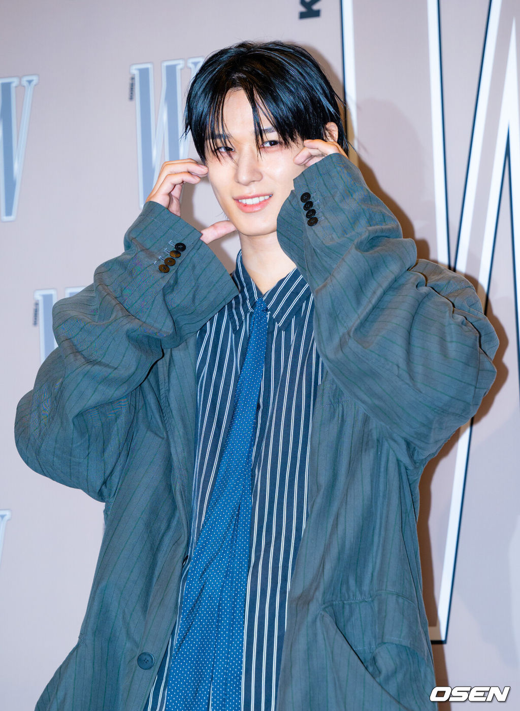14일 오후 서울 종로구 포시즌스 호텔 서울 그랜드볼룸에서 제19회 유방암 인식 향상 캠페인 자선 행사 포토월이 진행됐다.유방암 인식 향상 및 기념하기 위해 매년 열리는 이 자선 파티에는 수많은 연예인 셀럽들이 참석해 자리를 빛냈다.더보이즈 주연이 레드카펫을 밟으며 입장하고 있다. 2024.10.14 / rumi@osen.co.kr