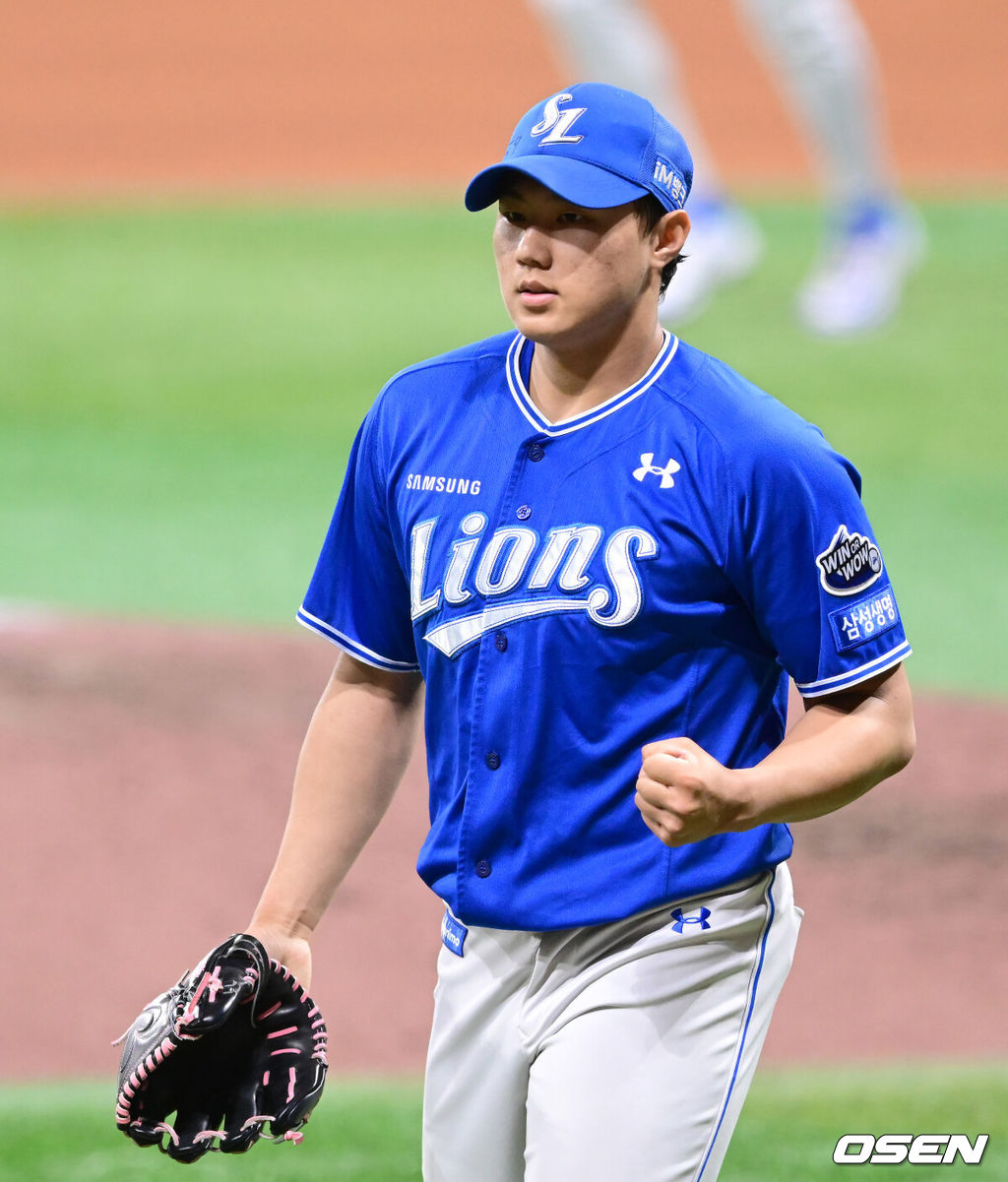 22일 오후 서울 고척스카이돔에서 2025 신한 SOL Bank KBO리그 키움 히어로즈와 삼성 라이온즈의 경기가 열렸다.키움은 김연주, 삼성은 레예스를 선발 투수로 내세웠다.8회말 2사 1, 2루 삼성 배찬승이 키움 송성문을 2루수 뜬공으로 처리한 뒤 기뻐하고 있다. 2025.05.22 / ksl0919@osen.co.kr