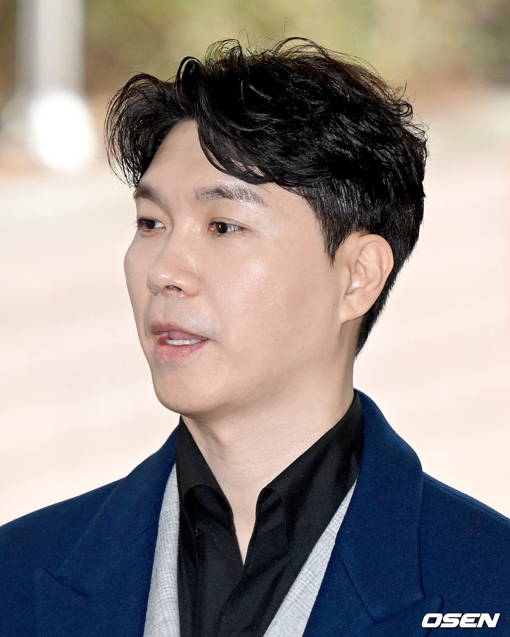 15일 오후 개그맨 박수홍이 친형 부부의 횡령 혐의 재판 증인으로 서울 마포구 서울 서부지방법원으로 출석했다. 개그맨 박수홍이 법원으로 들어서고 있다. 2023.03.15 /ksl0919@osen.co.kr 