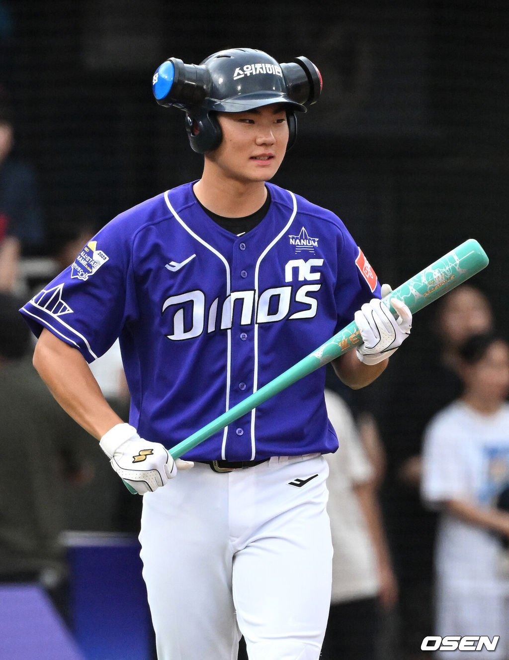 15일 오후 부산 사직야구장에서 2023 신한은행 SOL KBO 올스타전이 열렸다.2회말 나눔 올스타 김주원이 타석으로 들어가고 있다. 2023.07.15 /sunday@osen.co.kr