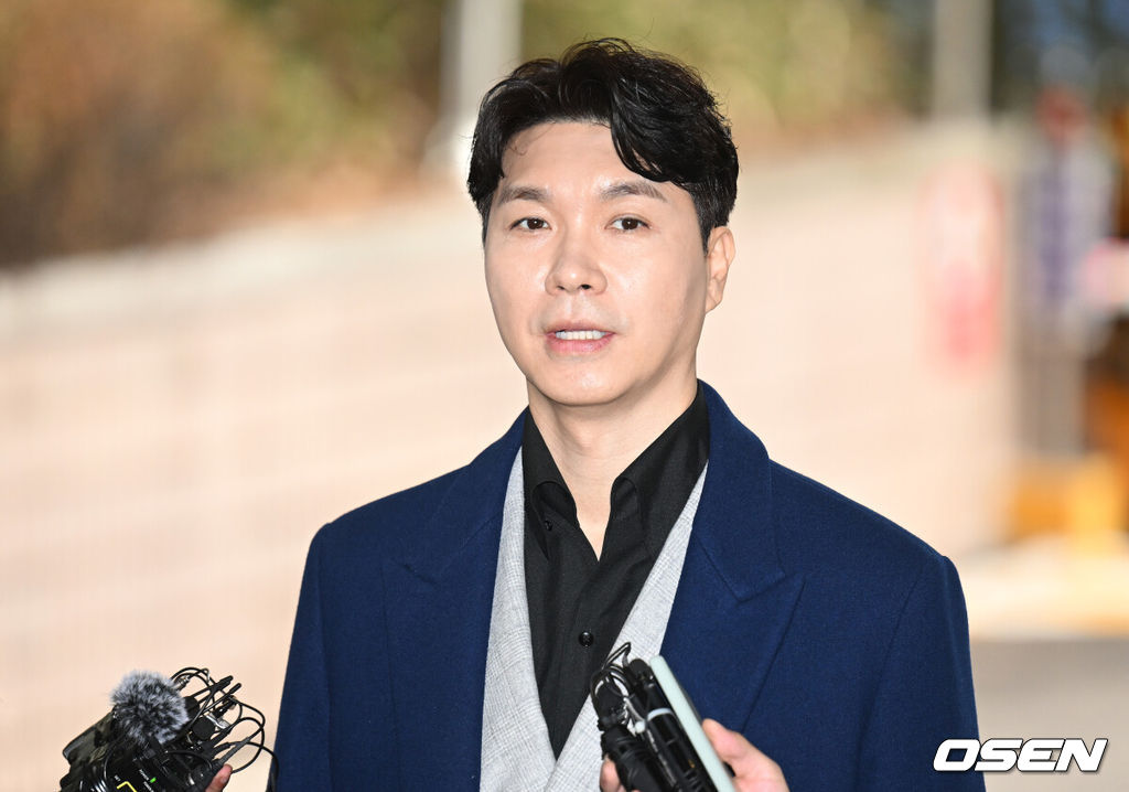 15일 오후 개그맨 박수홍이 친형 부부의 횡령 혐의 재판 증인으로 서울 마포구 서울 서부지방법원으로 출석했다. 개그맨 박수홍이 법원으로 들어서고 있다. 2023.03.15 /ksl0919@osen.co.kr