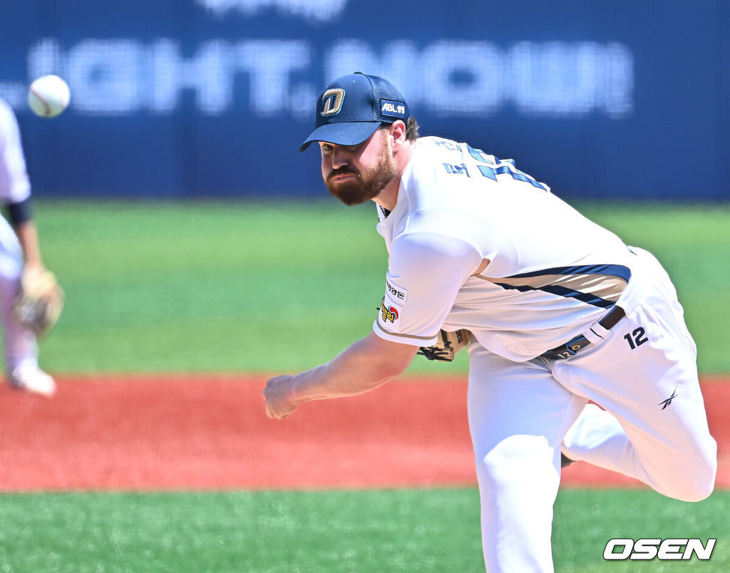 17일 울산 문수야구장에서 2025 신한 SOL 뱅크 KBO 리그 NC 다이노스와 키움 히어로즈의 더블헤더 1차전 경기가 열렸다. 홈팀 NC는 로건이, 방문팀 키움은 김선기가 선발로 나섰다.NC 다이노스 선발 투수 로건이 역투하고 있다. 2025.05.17 / foto0307@osen.co.kr