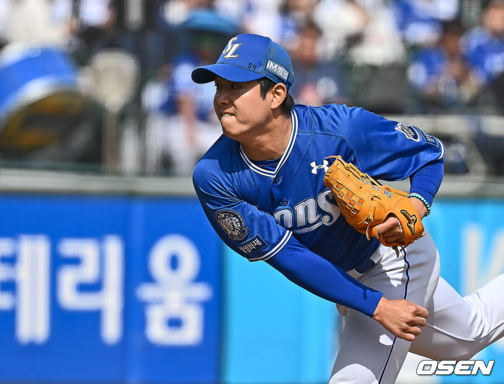 18일 부산 사직야구장에서 2025 신한 SOL 뱅크 KBO 리그 롯데 자이언츠와 삼성 라이온즈의 경기가 열렸다. 홈팀 롯데는 데이비슨, 방문팀 삼성은 이승현이 선발 출전했다.삼성 라이온즈 양창섭이 역투하고 있다. 2025.05.18 / foto0307@osen.co.kr