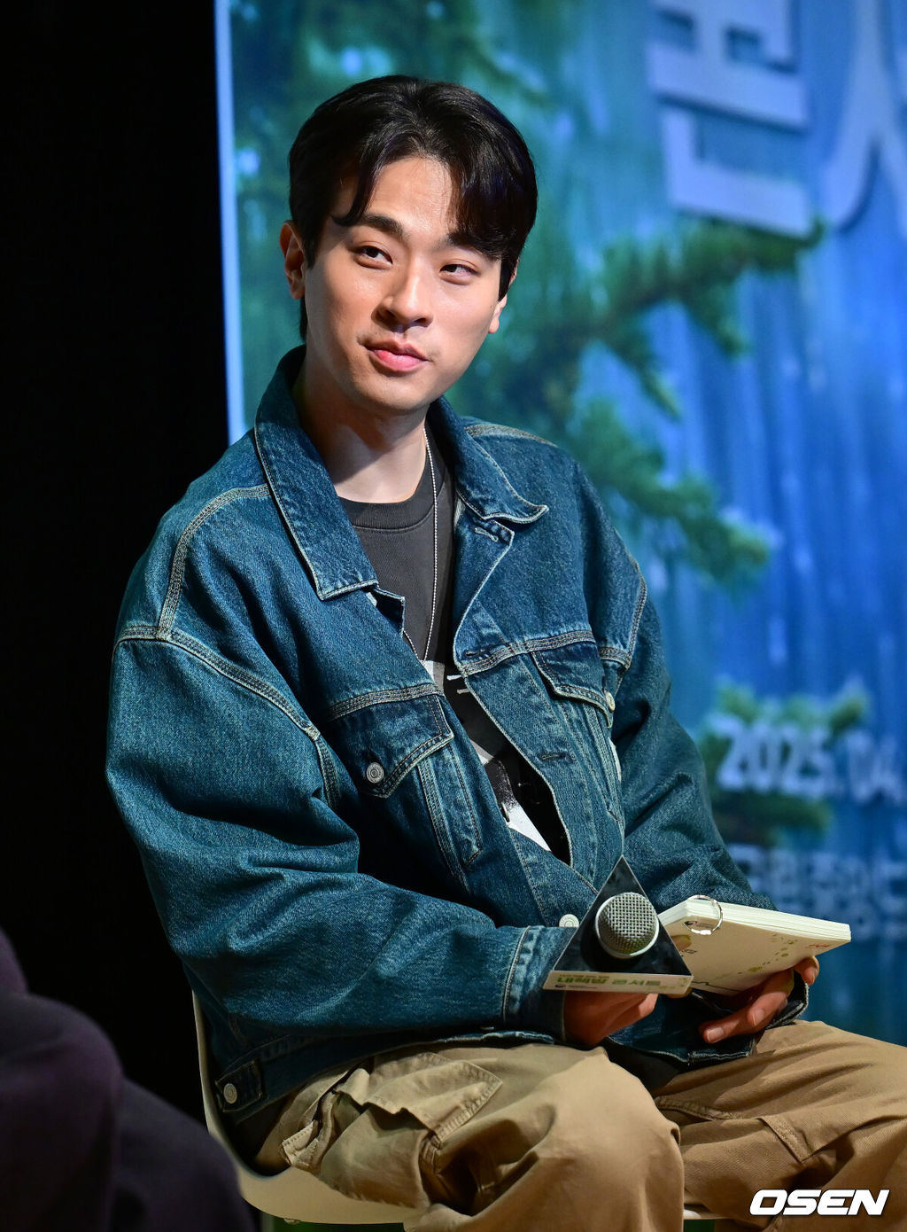 17일 오후 서울 서초구 국립중앙도서관 국제회의장에서 북콘서트 ‘내가 책을 읽는 방법-내책방 콘서트’ 행사가 열렸다. 이번 행사는 북토크, 음악 공연, 이벤트 등 다양한 프로그램으로 진행, 북토크에는 김금희 작가와 출판사 대표 배우 박정민이 대담자로 참석했다. 배우 박정민이 행사에 참석하고 있다. 2025.04.17 / ksl0919@osen.co.kr