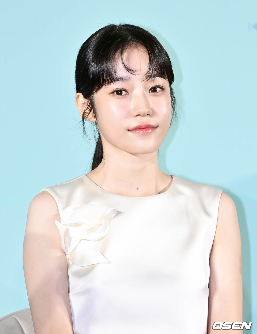 영화 ‘청설(감독 조선호)’ 제작보고회가 18일 서울 성동구 메가박스 성수에서 열렸다.'청설'은 사랑을 향해 직진하는 용준(홍경 분)과 진심을 알아가는 여름(노윤서 분), 두 사람을 응원하는 동생 가을(김민주 분)의 청량하고 설레는 순간들을 담은 이야기다.배우 노윤서가 착석하고 있다. 2024.10.18 /cej@osen.co.kr