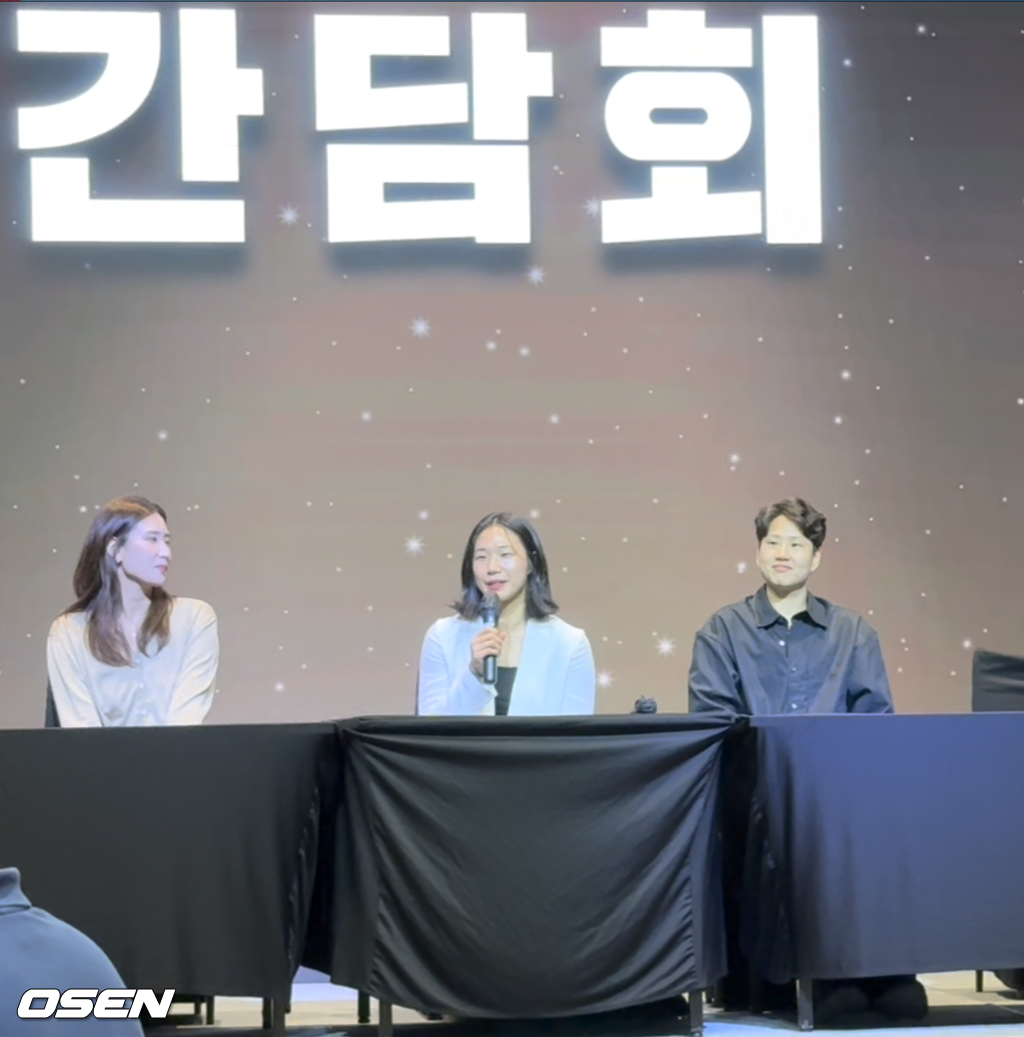 인터뷰 중인 흥국생명 주전 세터 이고은. / OSEN DB