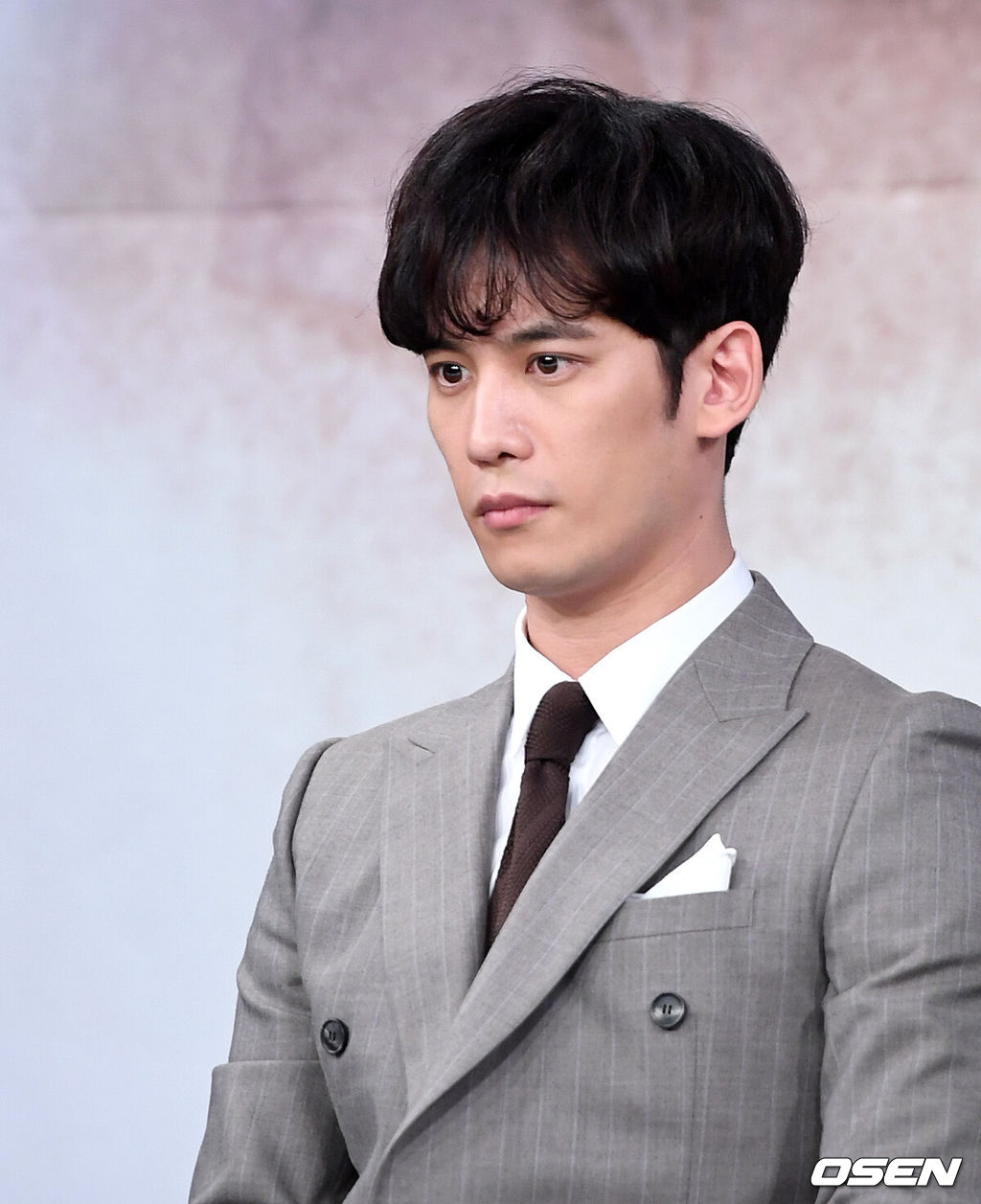 17일 오후 서울 마포구 MBC 골든마우스홀에서 MBC 새 수목 드라마 ‘신입사관 구해령’ 제작발표회가 열렸다.배우 박기웅이 취재진의 질문을 듣고 있다. /sunday@osen.co.kr