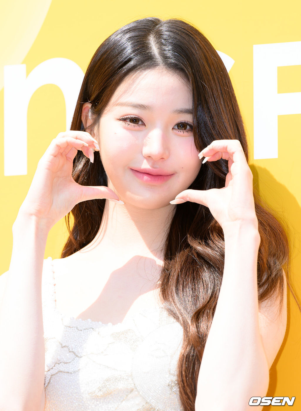 16일 오전 서울 성수동 팝업스토어에서 고효능 자연주의 브랜드의 신제품 팝업 오픈 행사가 열렸다. 장원영이 속한 아이브는 12일과 13일 일본 아이치 공연을 시작으로 일본 4개 도시를 순회하는 팬콘 투어 ‘2025 아이브 팬 콘서트 ‘아이브 스카우트’ 인 재팬’을 개최한다.그룹 아이브 장원영이 포토타임을 가지고 있다. 2025.04.16 /sunday@osen.co.kr