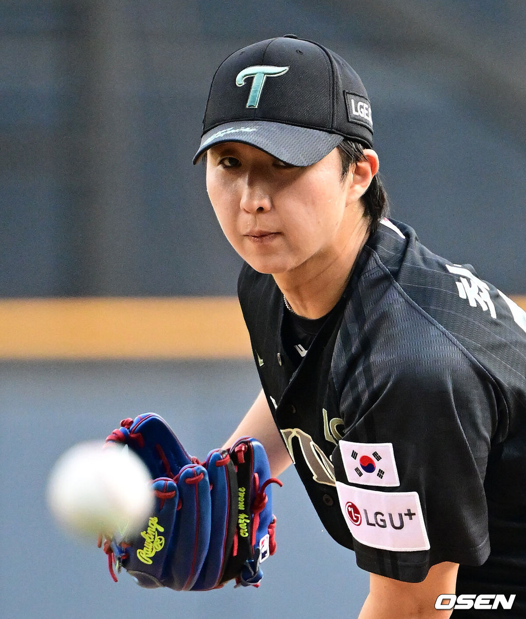 19일 오후 서울 잠실구장에서 ‘2025 신한 SOL Bank KBO리그’ LG 트윈스와 NC 다이노스의 경기가 열렸다. LG는 최채흥, NC는 신민혁을 선발로 내세웠다. 1회초 LG 최채흥이 역투하고 있다. 2025.06.19 /jpnews@osen.co.kr