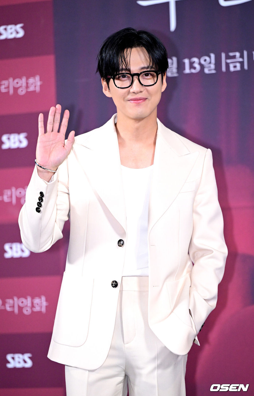 10일 오후 서울 용산 CGV에서 SBS 새 금토드라마 ‘우리영화’ 제작발표회가 열렸다.드라마 ‘우리영화’는 다음이 없는 영화감독 이제하(남궁민 분)와 오늘이 마지막인 배우 이다음(전여빈 분)의 내일로 미룰 수 없는 사랑 이야기를 그린다.배우 남궁민이 포토타임을 하고 있다. 2026.06.10 / dreamer@osen.co.kr