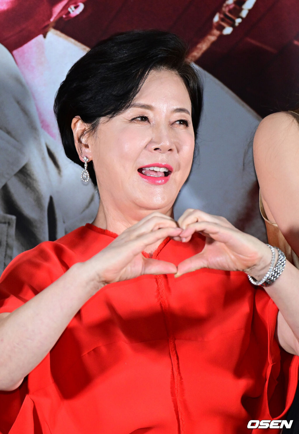 14일 오후 서울 삼성동 메가박스 코엑스 에서 영화 '거미집' 시사회가 진행됐다.영화 '거미집'은 1970년대, 다 찍은 영화 '거미집'의 결말만 바꾸면 걸작이 될 거라 믿는 김감독(송강호)이 검열, 바뀐 내용을 이해하지 못하는 배우와 제작자 등 미치기 일보 직전의 현장에서 촬영을 밀어붙이는 이야기를 유쾌하게 그리는 영화다.배우 박정수가 시사회에 참석해 포토타임을 있다. 2023.09.14 / dreamer@osen.co.kr