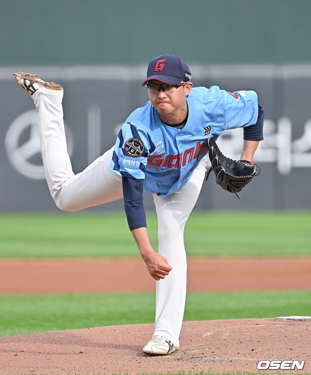 22일 부산 사직야구장에서 2025 신한 SOL 뱅크 KBO 리그 롯데 자이언츠와 삼성 라이온즈의 경기가 열렸다. 홈팀 롯데는 박세웅이, 방문팀 삼성은 원태인이 선발 출전했다.롯데 자이언츠 선발 투수 박세웅이 역투하고 있다. 2025.06.22 / foto0307@osen.co.kr