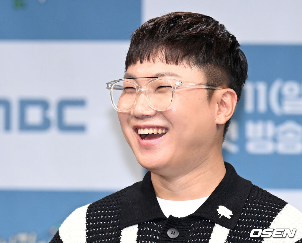 9일 오후 서울 상암동MBC신사옥 골든마우스홀에서 ‘태어난 김에 세계일주 시즌2’ 제작발표회가 열렸다.빠니보틀이 취재진의 질문에 미소를 짓고 있다. 2023.06.09 /sunday@osen.co.kr