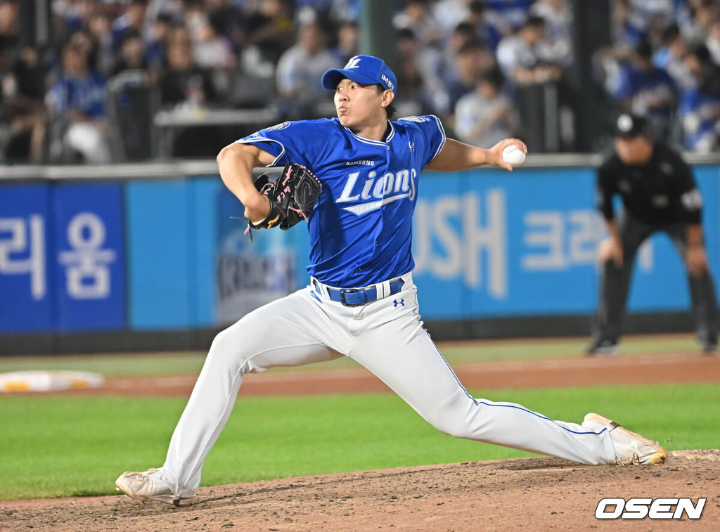 22일 부산 사직야구장에서 2025 신한 SOL 뱅크 KBO 리그 롯데 자이언츠와 삼성 라이온즈의 경기가 열렸다. 홈팀 롯데는 박세웅이, 방문팀 삼성은 원태인이 선발 출전했다.삼성 라이온즈 배찬승이 역투하고 있다. 2025.06.22 / foto0307@osen.co.kr