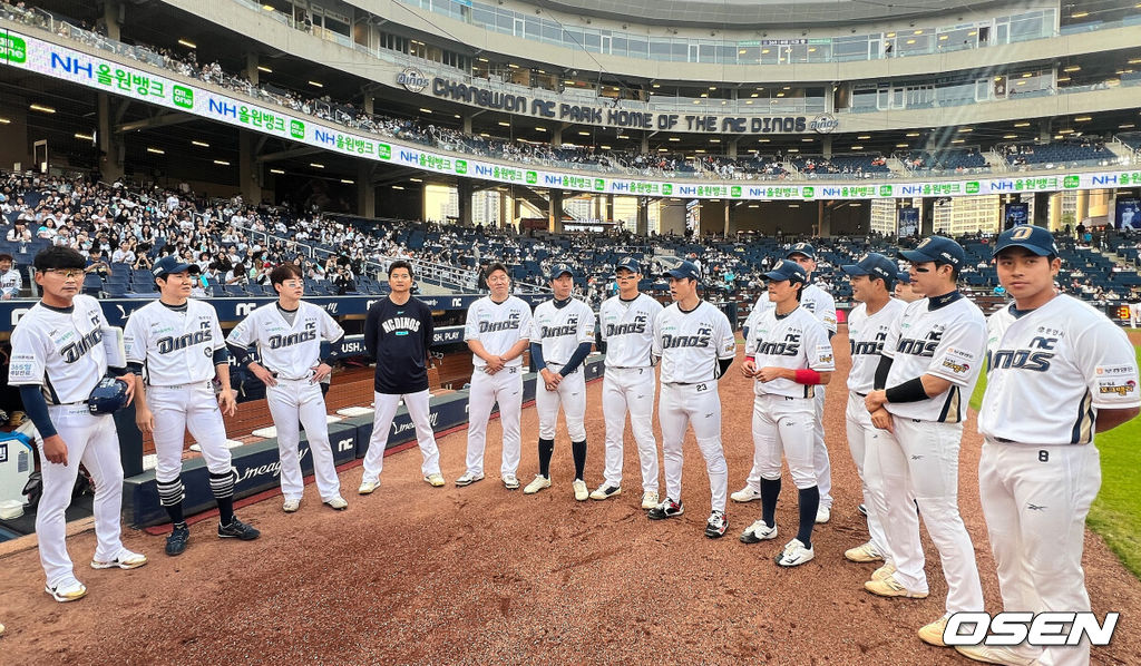 30일 창원NC파크에서 2025 신한 SOL 뱅크 KBO 리그 NC 다이노스와 한화 이글스의 경기가 열렸다. 홈팀 NC는 라일리가, 방문팀 한화는 류현진이 선발 출전했다. NC 다이노스 선수들이 홈 컴백 경기에 앞서 선전을 다짐하고 있다. 2025.05.30 / foto0307@osen.co.kr