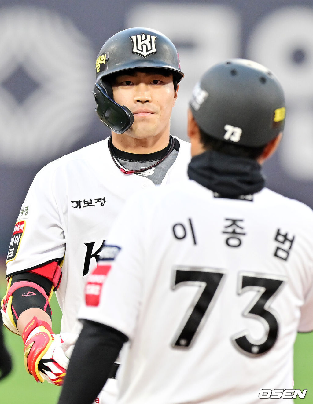 3일 오후 수원 KT위즈파크에서 ‘2025 신한 SOL Bank KBO리그’ KT 위즈와 키움 히어로즈의 경기가 열렸다.홈팀 KT는 오원석, 원정팀 키움은 하영민을 선발로 내세웠다.5회말 1사 주자 만루 천성호가 좌익수 왼쪽 2타점 적시 2루타를 때린 후 2루에서 기뻐하고 있다. 2025.05.03 / rumi@osen.co.kr