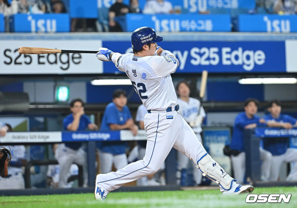 25일 대구삼성라이온즈파크에서 2025 신한 SOL 뱅크 KBO 리그 삼성 라이온즈와 한화 이글스의 경기가 열렸다. 홈팀 삼성은 후라도가, 방문팀 한화는 와이스가 선발 출전했다. 삼성 라이온즈 박병호가 힘찬 타격을 하고 있다. 2025.06.25 / foto0307@osen.co.kr