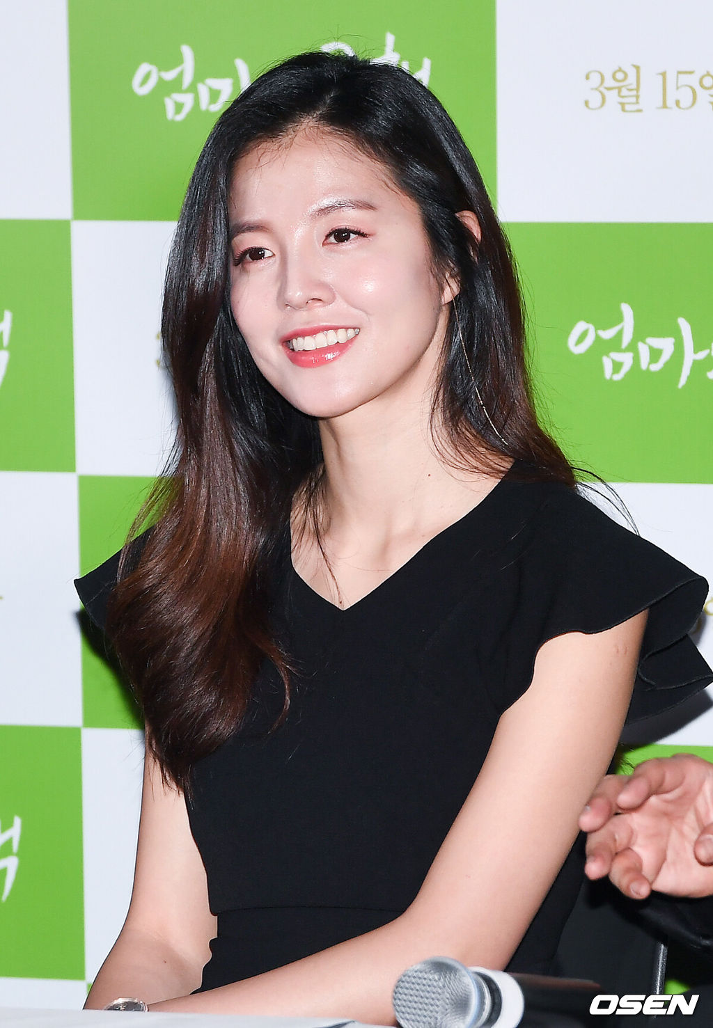 9일 서울 용산 아이파크몰 용산CGV에서 진행된 영화 '엄마의 공책' 언론시사회에서 배우 김성은이 미소 짓고 있다. /   soul1014@osen.co.kr