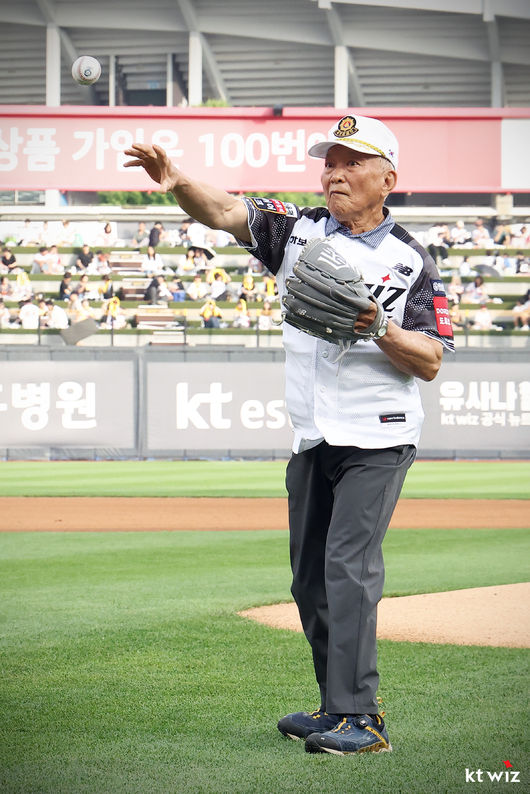 KT 위즈 제공