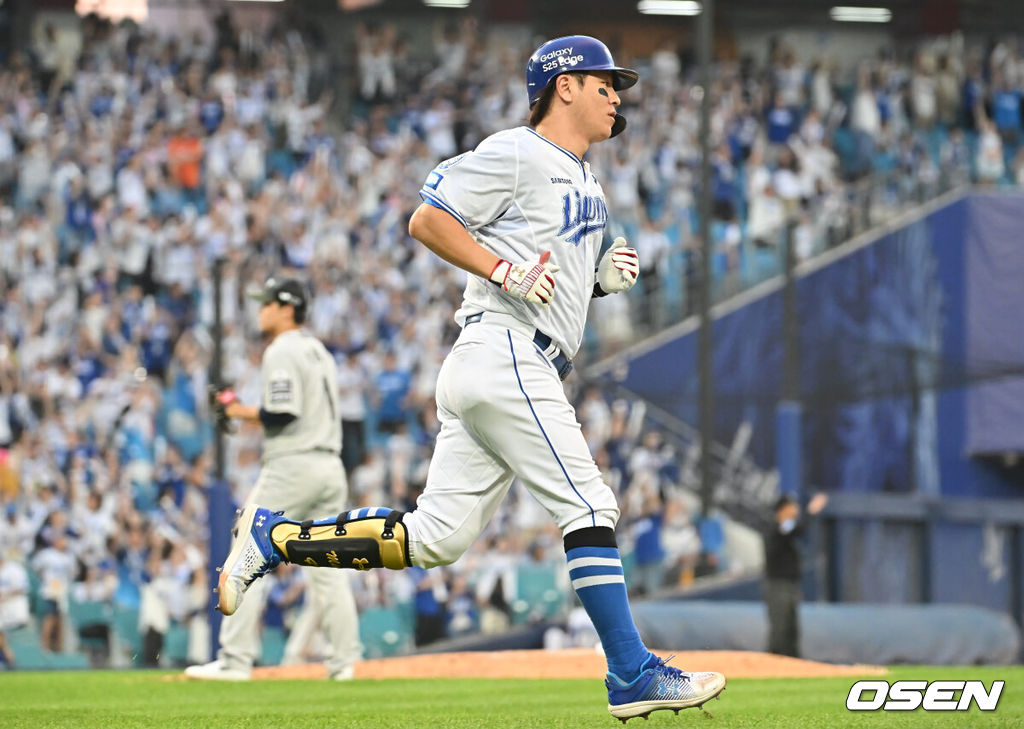 26일 대구삼성라이온즈파크에서 2025 신한 SOL 뱅크 KBO 리그 삼성 라이온즈와 한화 이글스의 경기가 열렸다. 홈팀 삼성은 가라비토가, 방문팀 한화는 문동주가 선발 출전했다. 삼성 라이온즈 강민호가 4회말 1사 좌월 솔로 홈런을 치고 그라운드를 돌고 있다. 2025.06.26 / foto0307@osen.co.kr