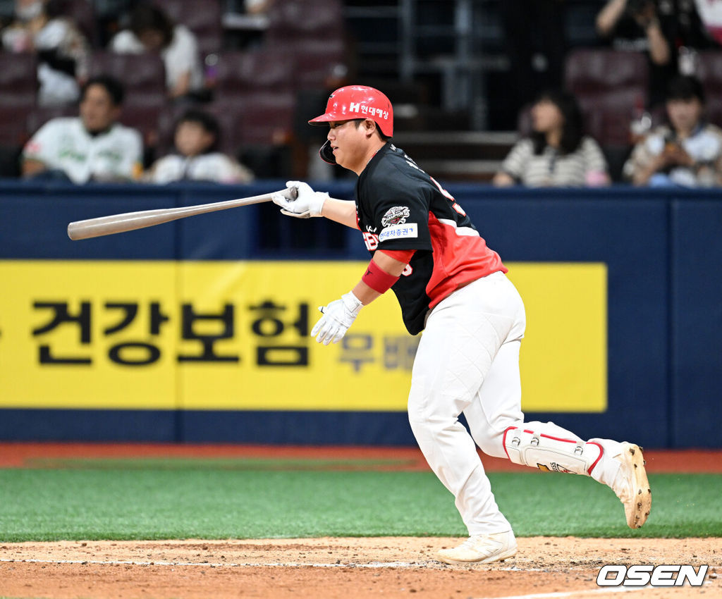 26일 오후 서울 고척스카이돔에서 2025 신한 SOL Bank KBO리그 키움 히어로즈와 KIA 타이거즈의 경기가 열렸다.키움은 하영민, KIA는 김건국을 선발 투수로 내세웠다.7회초 1사 3루에서 KIA 한준수가 우전 적시타를 치고 있다. 2025.06.26 /sunday@osen.co.kr
