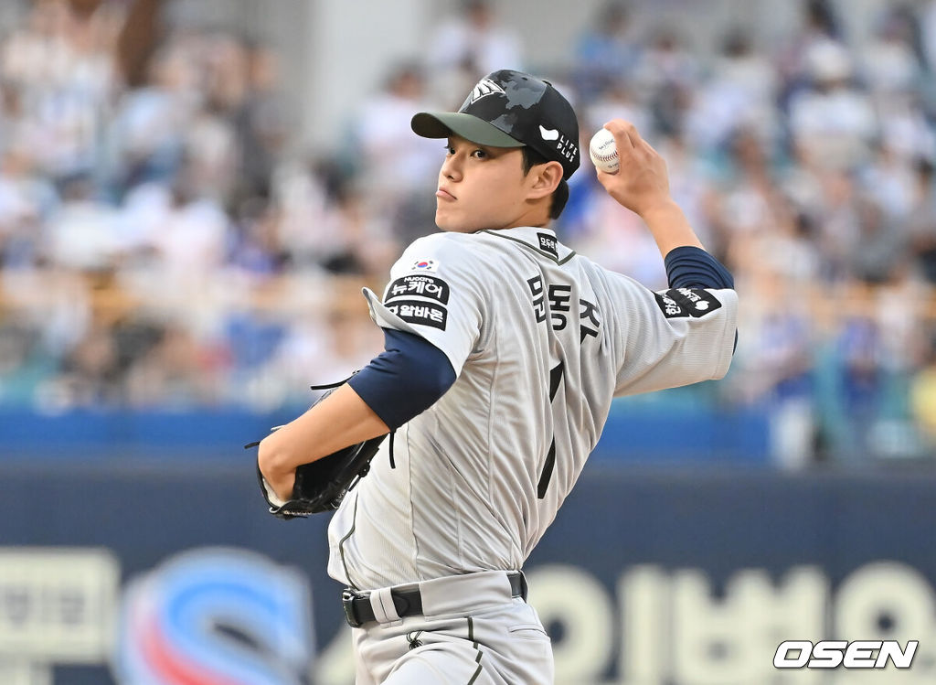 26일 대구삼성라이온즈파크에서 2025 신한 SOL 뱅크 KBO 리그 삼성 라이온즈와 한화 이글스의 경기가 열렸다. 홈팀 삼성은 가라비토가, 방문팀 한화는 문동주가 선발 출전했다. 한화 이글스 선발 투수 문동주가 역투하고 있다. 2025.06.26 / foto0307@osen.co.kr