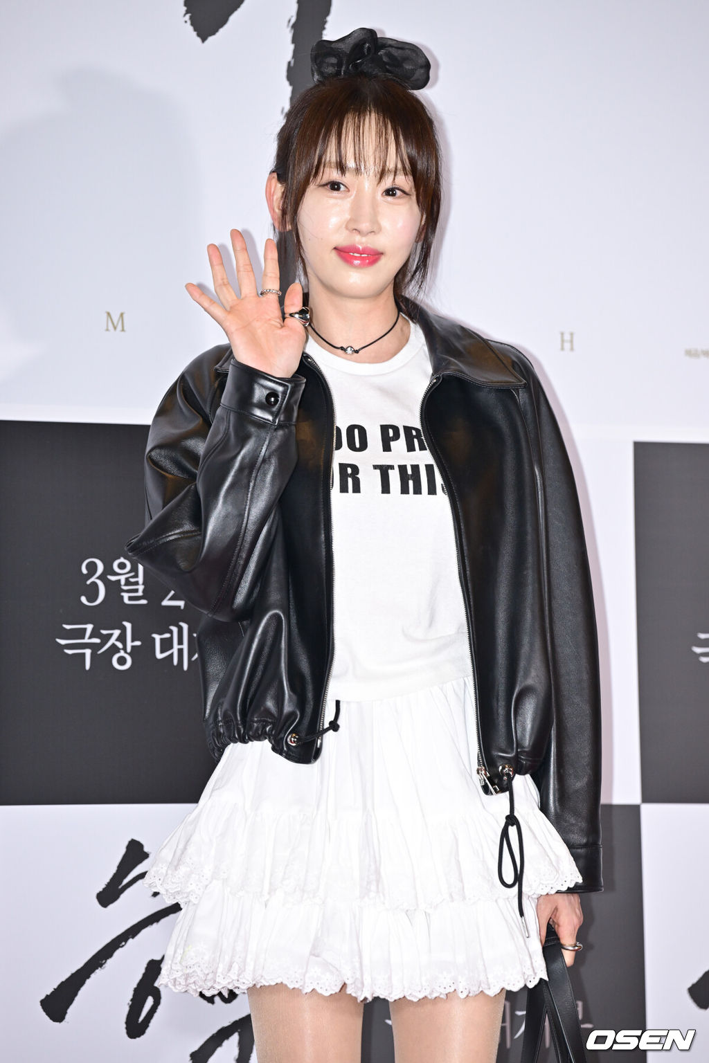 19일 오후 서울 용산구 한강대로 CGV 용산아이파크몰에서 영화 '승부' VIP 시사회 포토월 행사가 열렸다.영화 '승부'는 대한민국 최고의 바둑 레전드 조훈현(이병헌 분)이 제자와의 대결에서 패한 후 타고난 승부사 기질로 다시 한번 정상에 도전하는 이야기를 그린다.배우 강예원이 포즈를 취하고 있다. 2025.03.19 /cej@osen.co.kr
