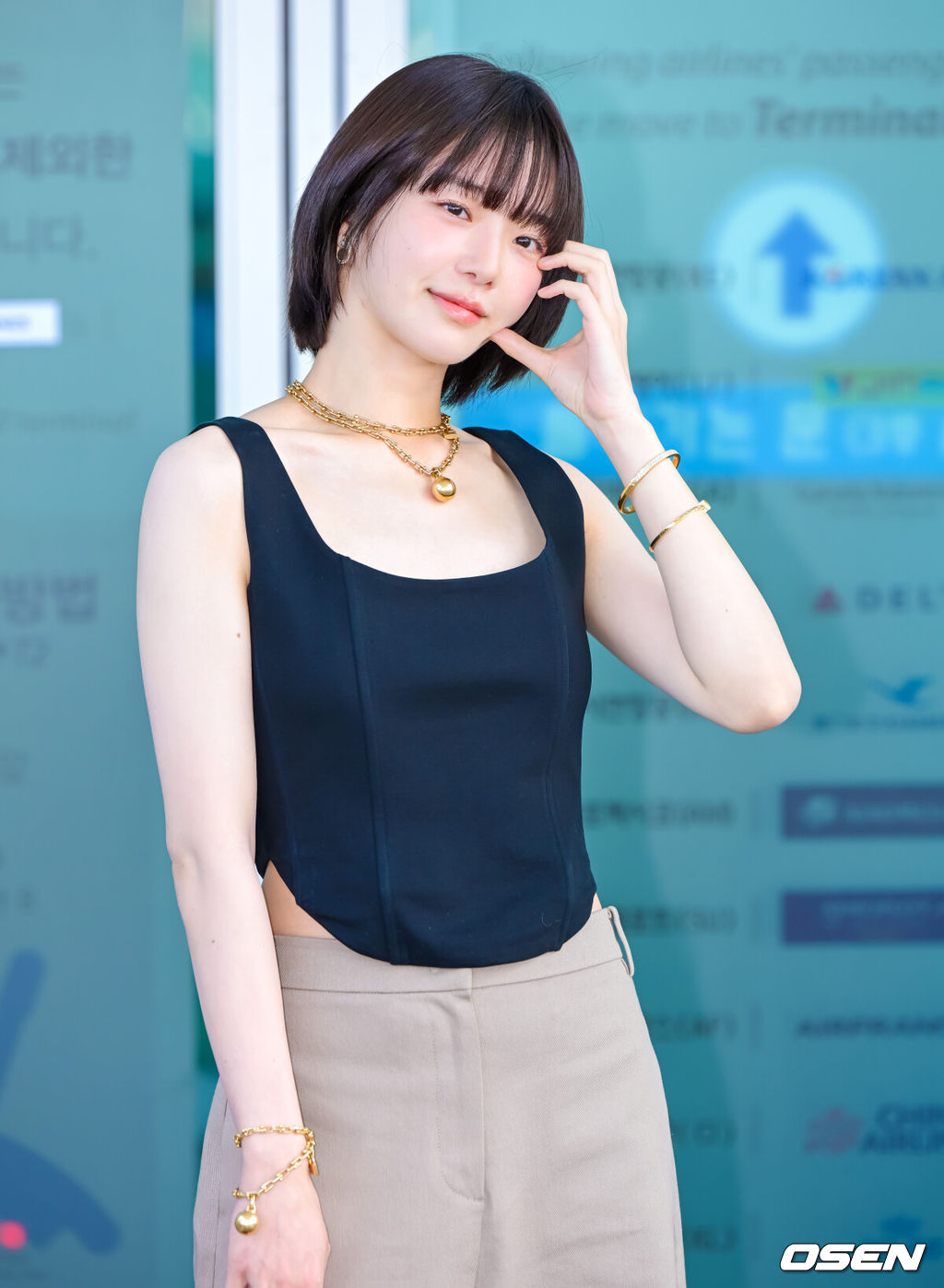 배우 박규영이 5일 오전 해외 일정에 참석하기 위해 인천국제공항을 통해 홍콩으로 출국했다.박규영은 주얼리 브랜드 행사에 참석할 예정이다.박규영이 출국장으로 향하며 포즈를 취하고 있다. 2025.06.05 /jpnews@osen.co.kr