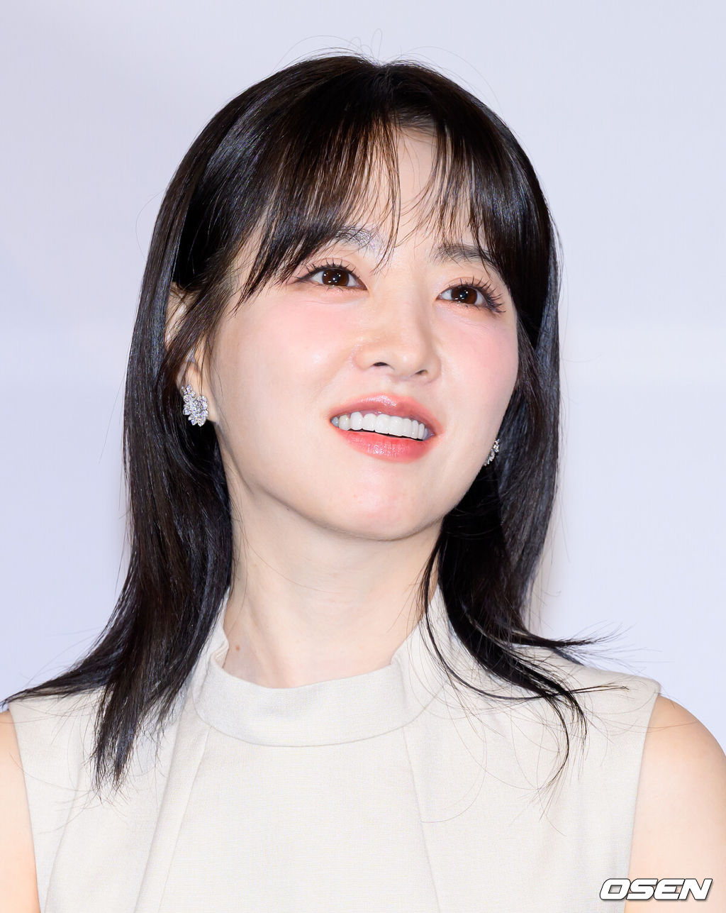 21일 오후 서울 CGV영등포에서 tvN 새 토일드라마 '미지의 서울' 제작발표회가 열렸다.‘미지의 서울’은 얼굴 빼고 모든 게 다른 쌍둥이 자매가 인생을 맞바꾸는 거짓말로 진짜 사랑과 인생을 찾아가는 로맨틱 성장 드라마로 오는 24일(토) 밤 9시 20분에 첫 방송된다.배우 박보영이 취재진의 질문을 듣고 있다. 2025.05.21 /sunday@osen.co.kr