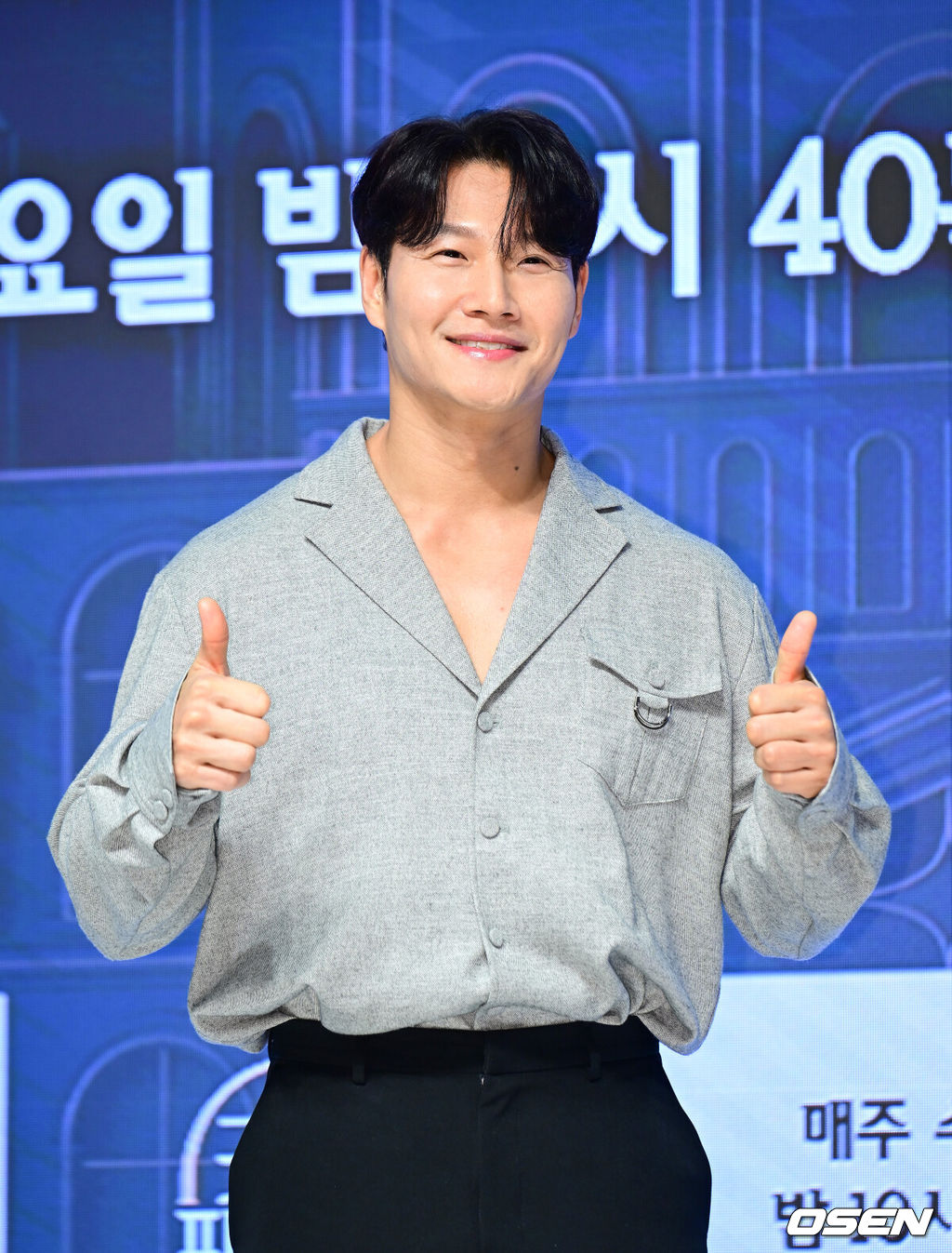 4일 오전 서울 강남구 엘리에나 호텔에서 Mnet '커플팰리스2' 제작발표회가 열렸다. 완벽한 결혼 상대를 찾는 싱글남녀들을 위한 대규모 커플 매칭 서바이벌로, ‘결혼정보회사(결정사)’ 못지않은 극사실적 매칭 시스템을 통해 평생을 함께하고 싶은 동반자를 찾는 스토리를 담아낸다.가수 김종국이 포즈를 취하고 있다. 2025.02.04 / ksl0919@osen.co.kr