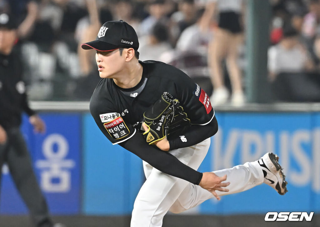 27일 부산 사직야구장에서 2025 신한 SOL 뱅크 KBO 리그 롯데 자이언츠와 KT 위즈의 경기가 열렸다. 홈팀 롯데는 이민석이, 방문팀 삼성은 고영표가 선발 출전했다.KT 위즈 배제성이 역투하고 있다. 2025.06.27 / foto0307@osen.co.kr