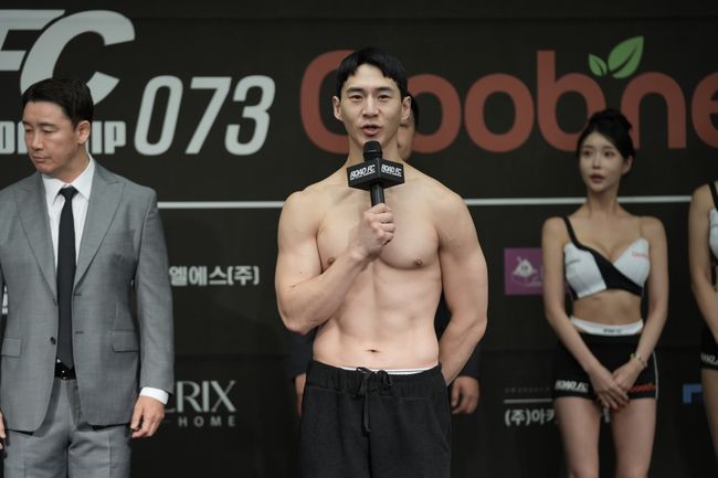 드디어 ‘개그맨’ 윤형빈(46, FREE)과 ‘200만 먹방 유튜버’ 밴쯔(35, 파이터100)가 격투기로 대결하는 날이 밝았다. / 로드FC
