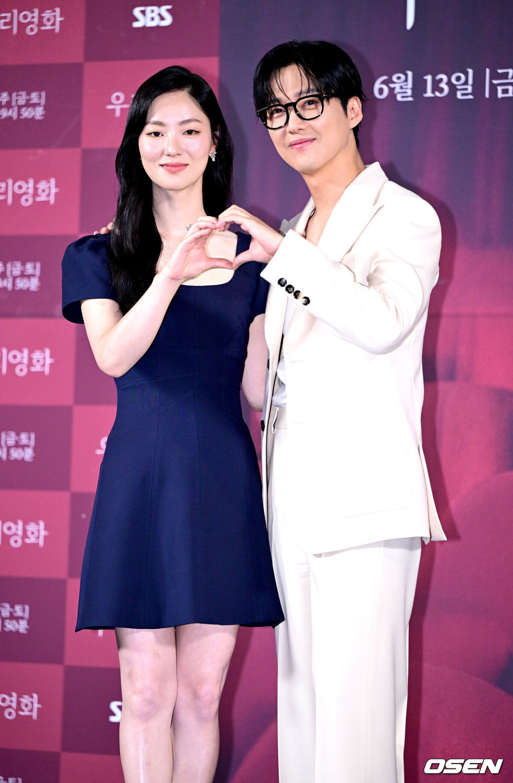 10일 오후 서울 용산 CGV에서 SBS 새 금토드라마 ‘우리영화’ 제작발표회가 열렸다.드라마 ‘우리영화’는 다음이 없는 영화감독 이제하(남궁민 분)와 오늘이 마지막인 배우 이다음(전여빈 분)의 내일로 미룰 수 없는 사랑 이야기를 그린다.배우 남궁민과 전여빈이 포토타임을 하고 있다. 2026.06.10 / dreamer@osen.co.kr