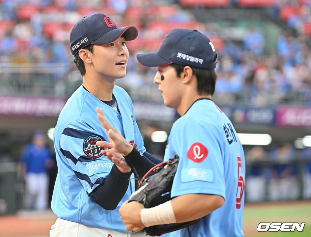 22일 부산 사직야구장에서 2025 신한 SOL 뱅크 KBO 리그 롯데 자이언츠와 삼성 라이온즈의 경기가 열렸다. 홈팀 롯데는 박세웅이, 방문팀 삼성은 원태인이 선발 출전했다.롯데 자이언츠 홍민기가 6회초 수비를 무실점으로 막고 기뻐하고 있다. 2025.06.22 / foto0307@osen.co.kr