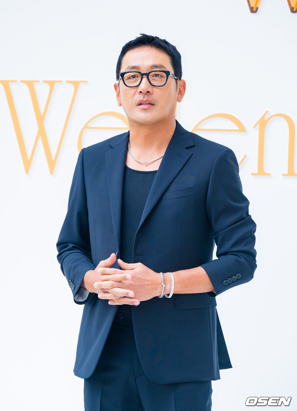 26일 서울 압구정 갤러리아 백화점 명품관 야외 광장에서 벨렌도르프 갤러리아 부티크 오프닝 행사가 진행됐다.이날 행사에는 김희애와 강수진, 크리스탈(정수정), 나나, 하정우, 육성재가 참석했다.배우 하정우가 포즈를 취하고 있다.   2025.06.26 / soul1014@osen.co.kr