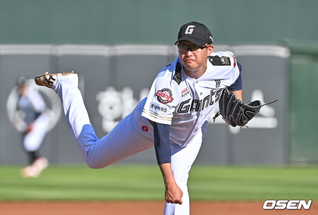 29일 부산 사직야구장에서 2025 신한 SOL 뱅크 KBO 리그 롯데 자이언츠와 KT 위즈의 경기가 열렸다. 홈팀 롯데는 박세웅이, 방문팀 KT는 쿠에바스가 선발 출전했다.롯데 자이언츠 선발 투수 박세웅이 역투하고 있다. 2025.06.29 / foto0307@osen.co.kr