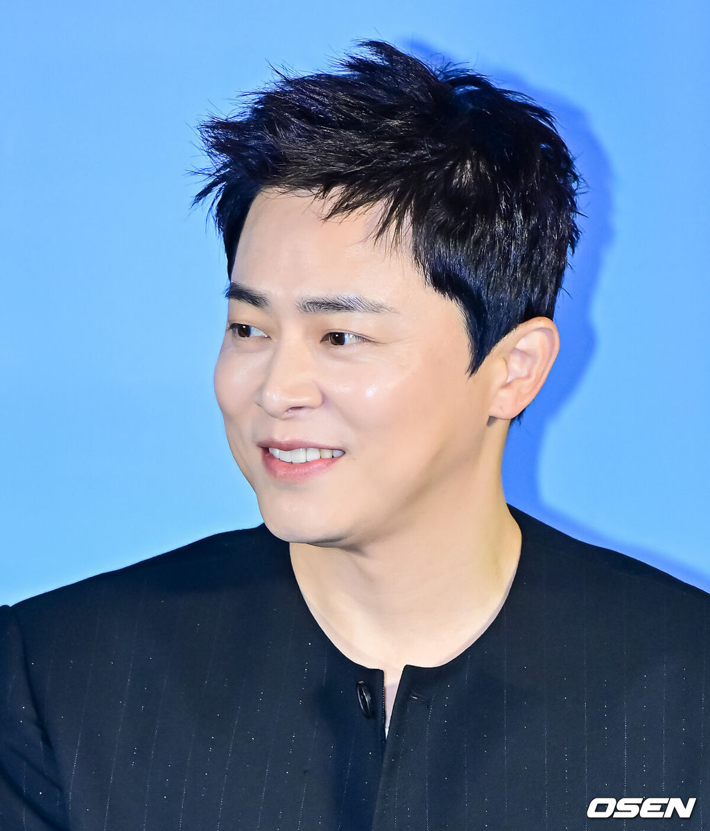 30일 오전 서울 용산구 한강로동 CGV 용산아이파크몰에서 영화 ‘좀비딸’ 제작보고회가 열렸다.‘좀비딸’은 이 세상 마지막 남은 좀비가 된 딸을 지키기 위해 극비 훈련에 돌입한 딸바보 아빠의 코믹 드라마.배우 조정석이 간담회를 하고 있다. 2025.06.30 /jpnews@osen.co.kr
